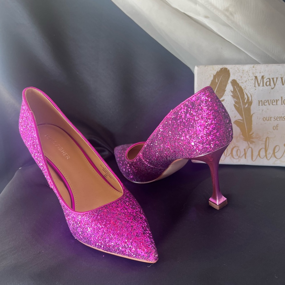 Sparkling Pink High Heels with Pointed Toe